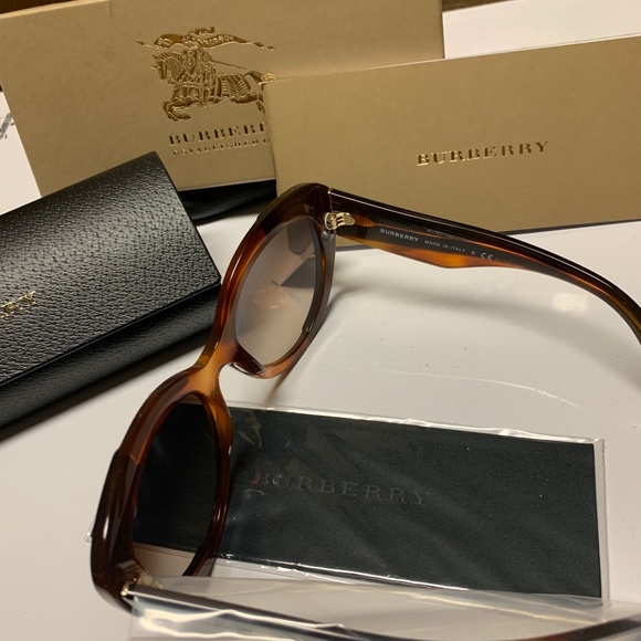 NWT Burberry 54mm UV Protection Butterfly Sunglass - Picture 7 of 8